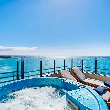 Сasa de vacaciones La Mar Loft With Hot Tub *