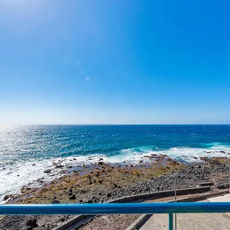 Сasa de vacaciones La Mar Loft With Hot Tub