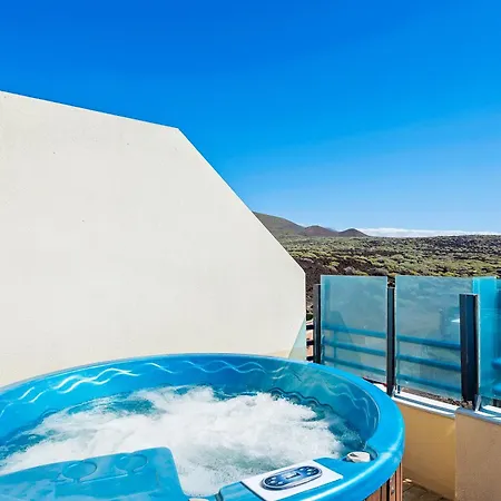 La Mar Loft With Hot Tub Vakantiehuis Puertito de Guimar