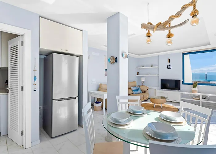 La Mar Loft With Hot Tub * 圭马尔港